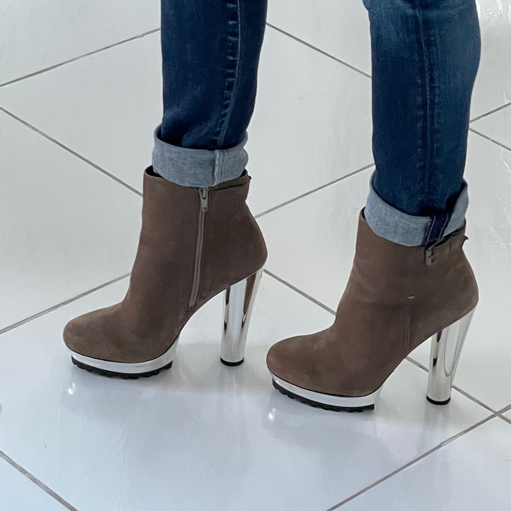 Pour La Victoire suede/mirror booties - Picture 2 of 5
